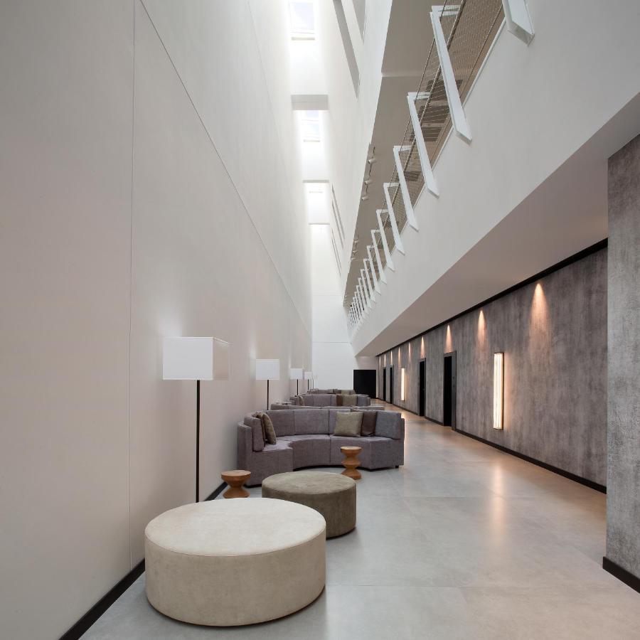 J Hotel 4*