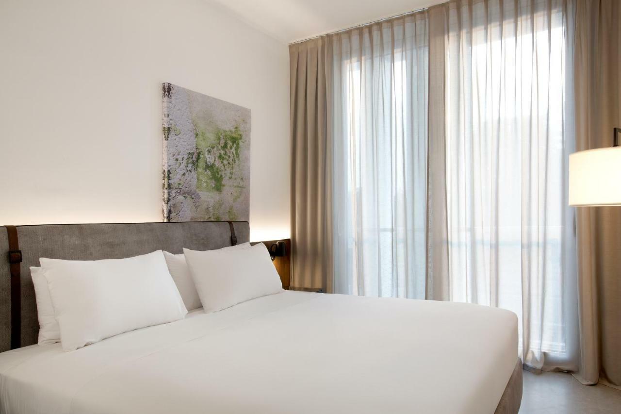 J Hotel 4*
